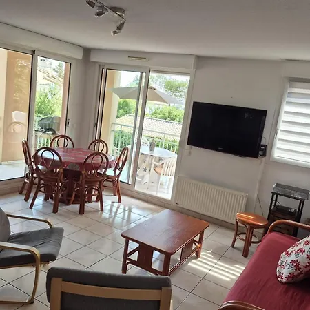 Large T4 With Pool Terrace And On Foot 아파트